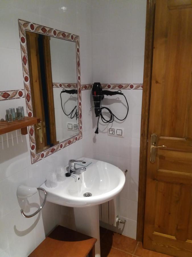 Pensjonat La Casona Del Jou Ortiguero Zewnętrze zdjęcie