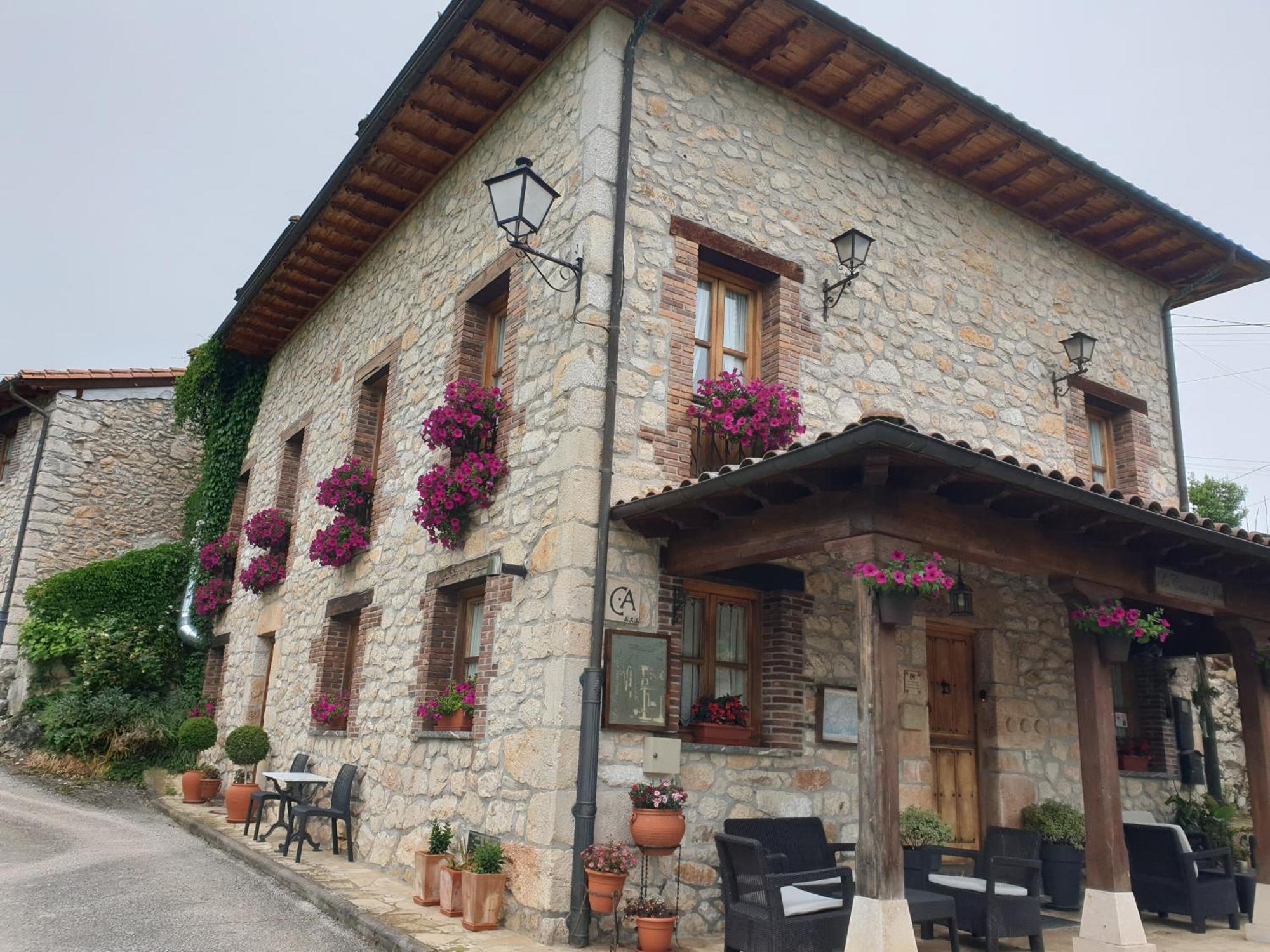 Pensjonat La Casona Del Jou Ortiguero Zewnętrze zdjęcie